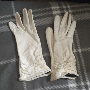 Byrnes & Baker White Leather Gloves, Size S